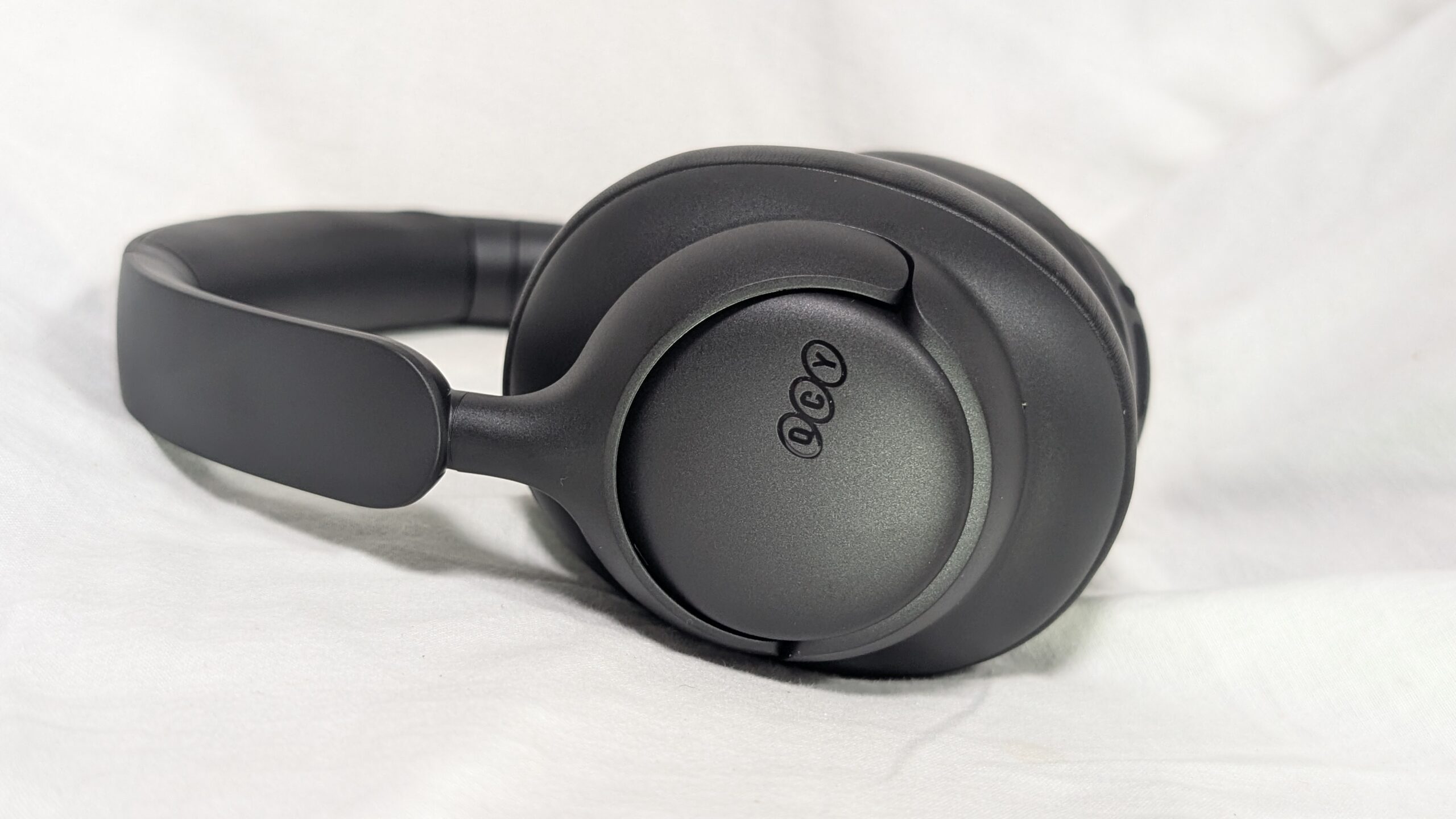 QCY H6 Neo レビュー 多機能に強力な重低音を備えたワイヤレスヘッドホン H6 Ultraとの違いを徹底比較